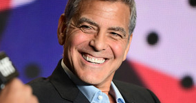 George Clooney usa bronceado falso? Anaranjado! LOL!