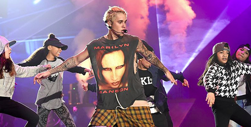 justin bieber usando camiseta de marilyn manson