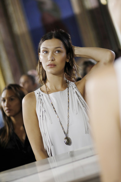 Bella Hadid Bottega Veneta Backstage Milan sept 2017