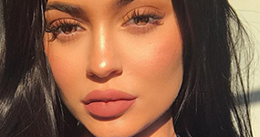 Kylie Jenner no podrá inyectarse los labios embarazada. Tragic!