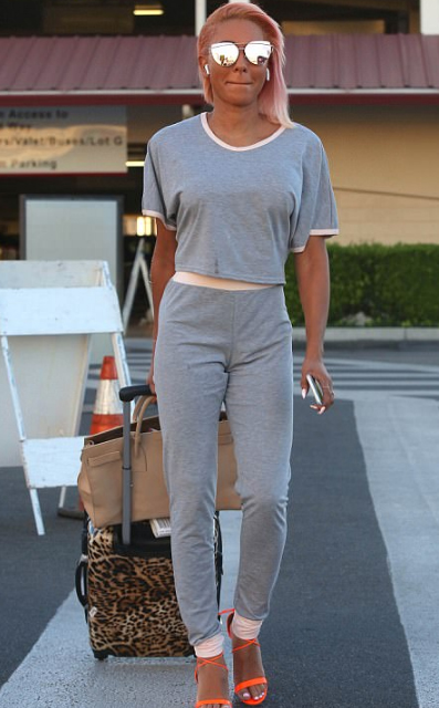 mel b walking