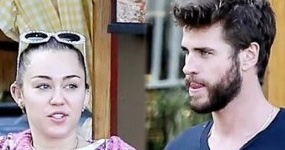 Miley Cyrus y Liam Hemsworth con anillos de boda?