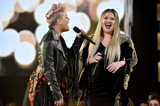 pink kelly clarkson amas