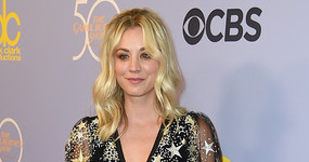 Kaley Cuoco comprometida con Karl Cook