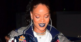 Rihanna con un anillo de diamante HUGE! Comprometida?