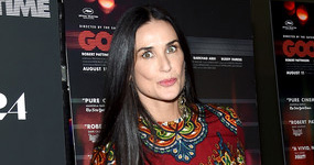 Demi Moore saliendo con Nick Jonas!! What?