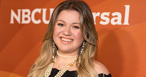 Kelly Clarkson defiende dar nalgadas a los hijos