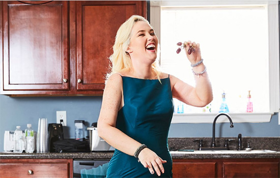 mama june smiling