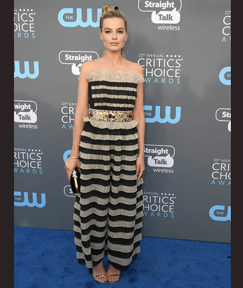 margot robbie cca red carpet