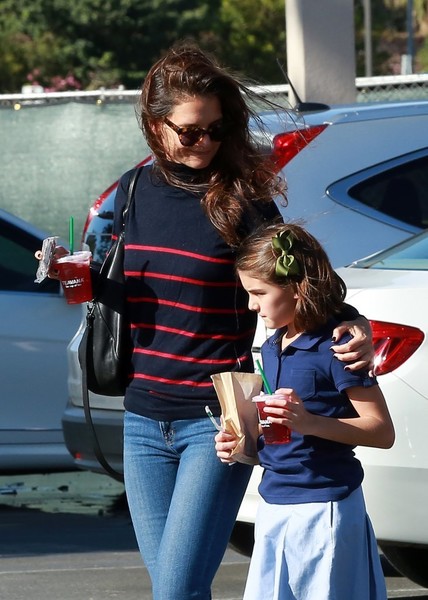 Suri Cruise Katie Holmes starbucks calabasas