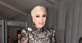 Lady Gaga se hizo cirugías plásticas para los Grammy?