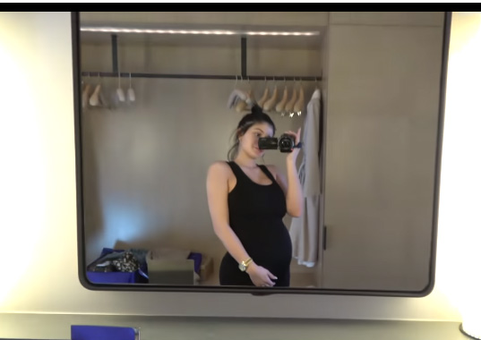 kylie baby bump mirror