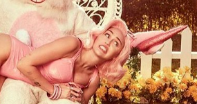 Miley Cyrus posa sexy con el conejo de pascuas