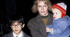 Moses Farrow defiende a Woody Allen y acusa a Mia Farrow de maltrato