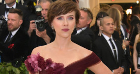 Scarlett Johansson explica su vestido Marchesa en el Met Gala