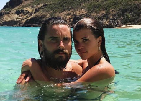 scott disick sofia rochie beach