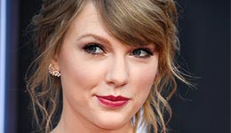 Taylor Swift en la playa con su novio Joe Alwyn