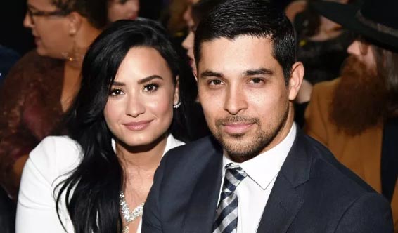 wilmer valderrama demi lovato grammys 2016