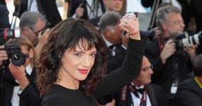 Asia Argento dice que Jimmy Bennet la agredió sexualmente