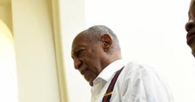 Fotos de Bill Cosby esposado después de la sentencia