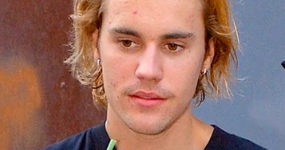 Justin Bieber rapa su cabeza tras prometer dejar su cabello largo