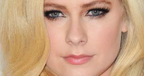 Avril Lavigne habla de la teoría que murió y fue reemplazada