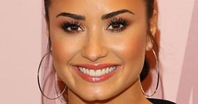 Demi Lovato contesta a fan que acusa a su team de estar podrido