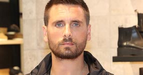 Scott Disick promociona bálsamo que cambia color de ojos. WTF? LOL!