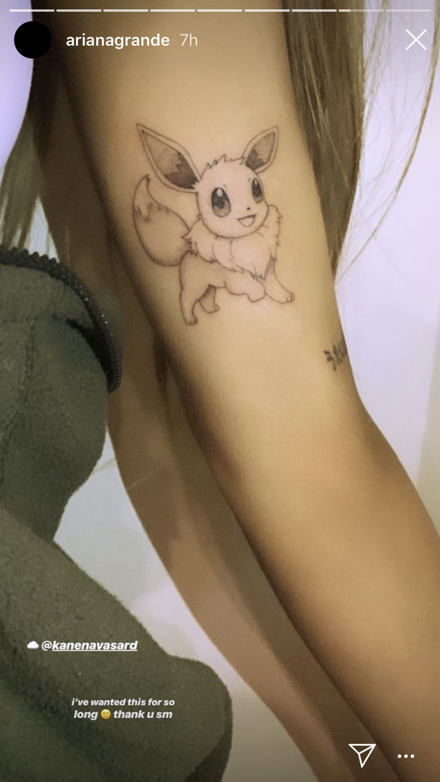 ariana tatuaje pokemon eevee