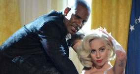 Lady Gaga se disculpa por colaborar con R. Kelly