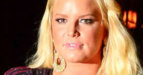 Jessica Simpson muestra pie super inflamado por embarazo Help!