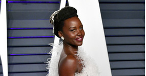 Lupita Nyong’o aterroriza con su mirada. WTF? LOL!