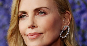 Charlize Theron revela que su hija Jackson es transgénero