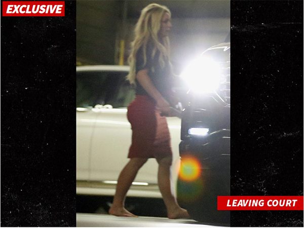 britney leaving court barefoot