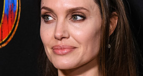 Angelina Jolie colapsa en el set en New Mexico! OMG! Really?