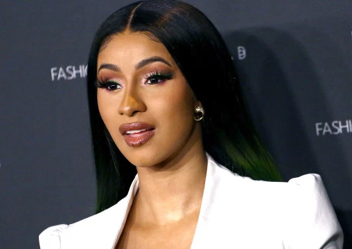 cardi b acusada del cargo de agresion