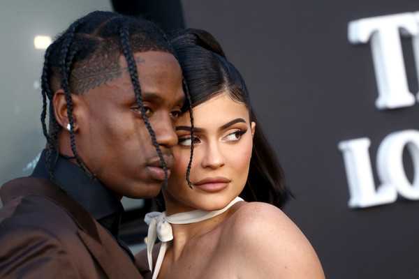 Kylie Jenner Travis Scott Netflix Look Mom Can Fly