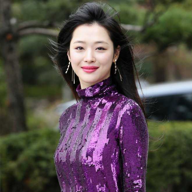 K Pop Star Sulli Dies at 25 in Suspected Suicide