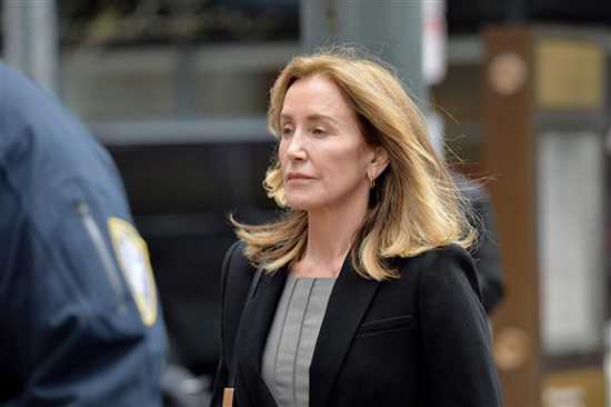 felicity huffman sale de prision