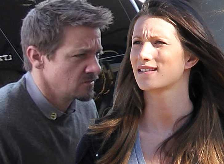 Jeremy Renner se defiende de su ex Sonni Pacheco