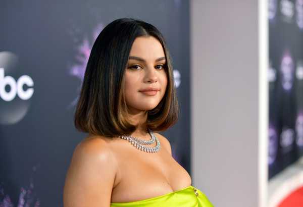Selena Gomez 2019 American Music Awards red carpet