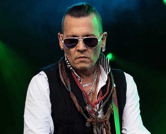 A Johnny Depp lo botó la novia de 24 años