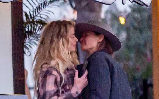 Amber Heard besándose con la cineasta Bianca Butti