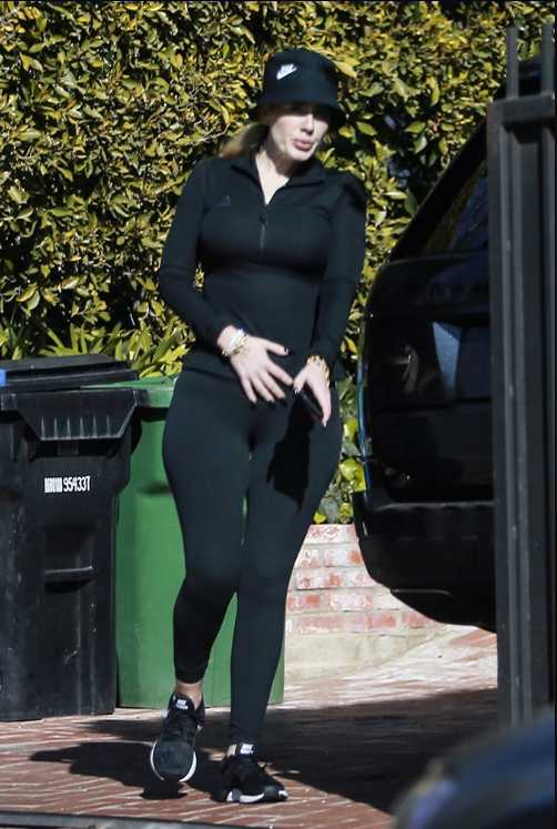 adele saliendo del gy ropa flaca