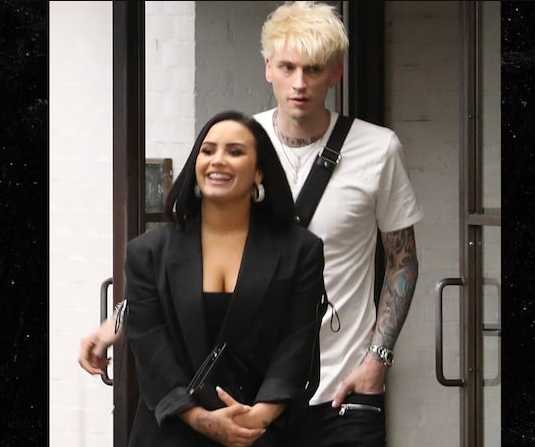 demi lovato machine gun kelly amigos