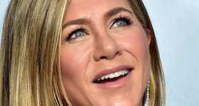 Jennifer Aniston detrás de Jon Hamm. Rumores!