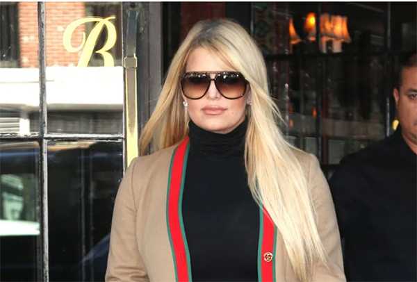 jessica simpson se hizo lipo