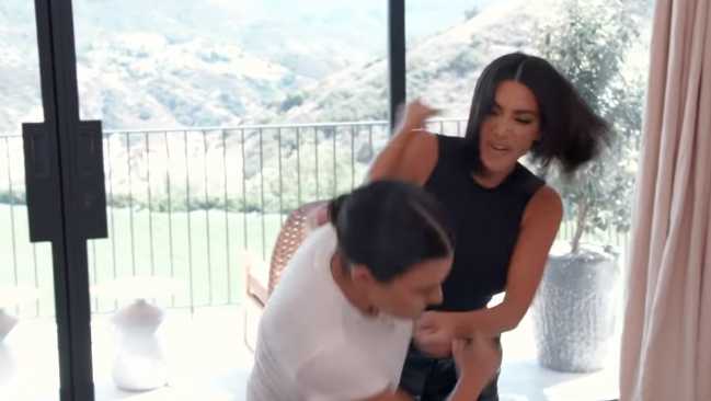 Kim Kardashian cacheteó a Kourtney for the show!