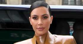 Kim Kardashian en el servicio dominical de Kanye en París