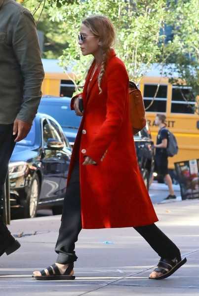 Mary Kate Olsen solo